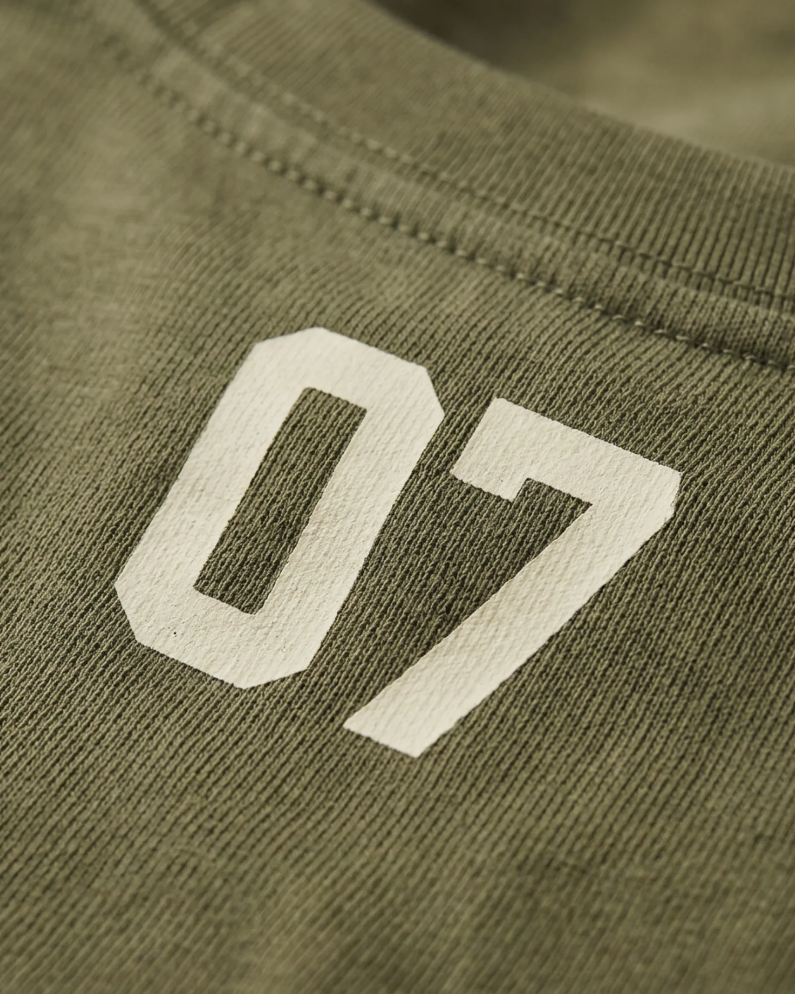 SMR Dorsal 07 Tee olive print detail
