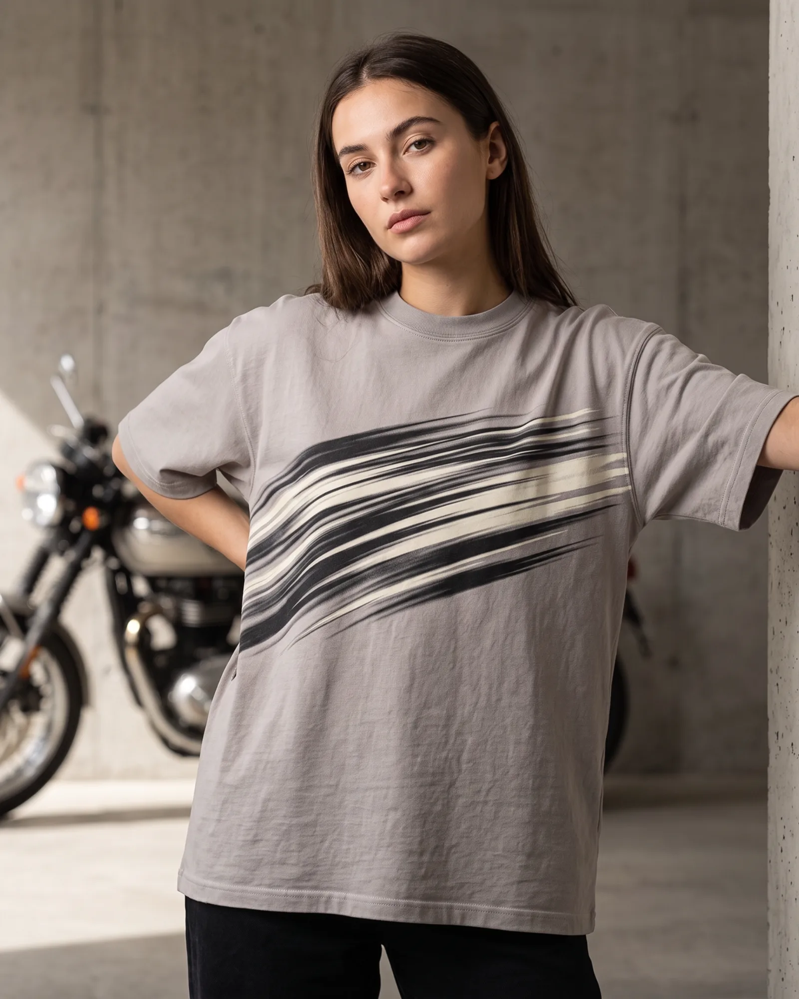 SMR Speed Blur Tee concrete worn by a model