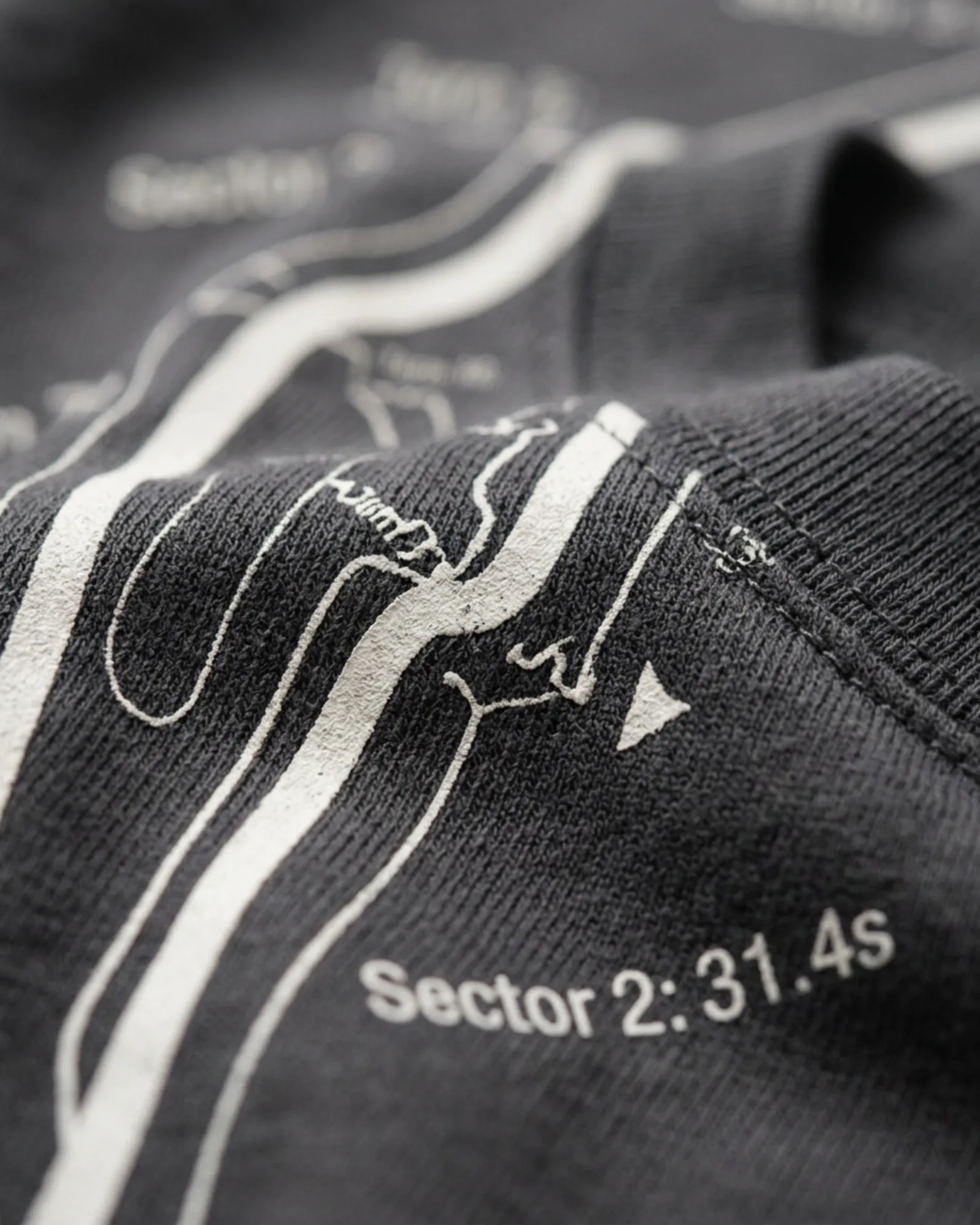 SMR Trazada Tee charcoal print detail
